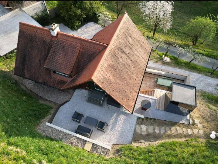 Südsteiermark - Bezauberndes Kellerstöckl in traumhafter Ruhelage | Southern Styria – Charming house in a dreamlike, peaceful location - Ansicht 2