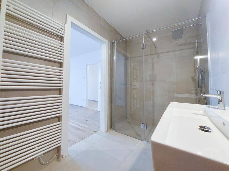 Durchdachte 3-Zimmer Wohnung mit ganz viel Licht, Balkon und eigener Terrasse - inkl. Deckenkühlung - Ansicht 3