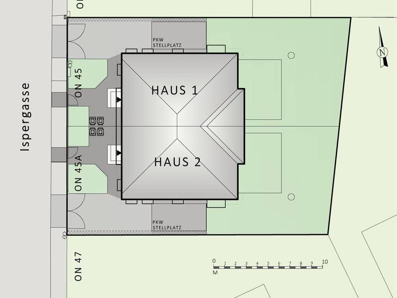 Übersichtsplan des Grundstücks mit zwei Häusern, Parkplätzen und Gartenbereichen.