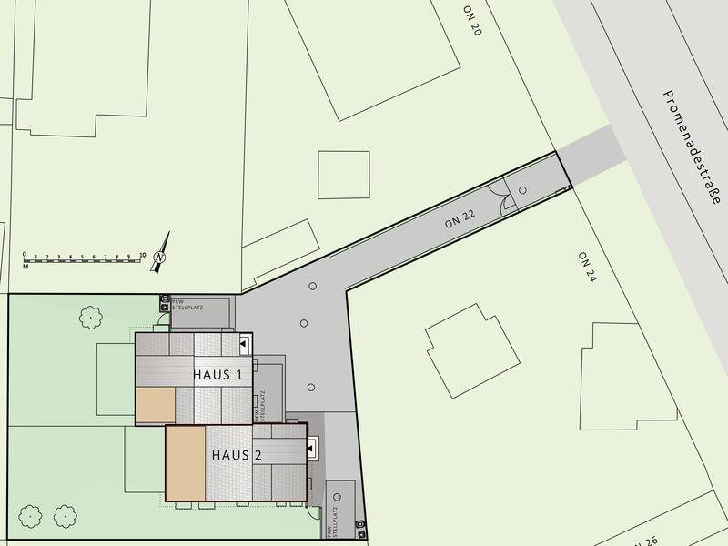 Lageplan mit zwei Häusern, Zufahrt und mehreren Stellplätzen sowie Grünflächen.