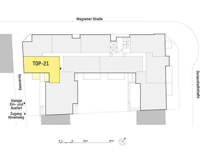 Grundrissplan des Gebäudes, der die Lage der Wohneinheit TOP-21 innerhalb des Komplexes hervorhebt.