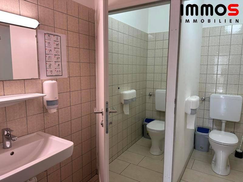 Zwei WC-Einheiten