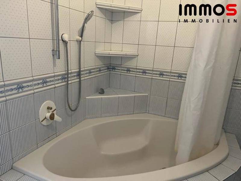 Bad mit Wanne