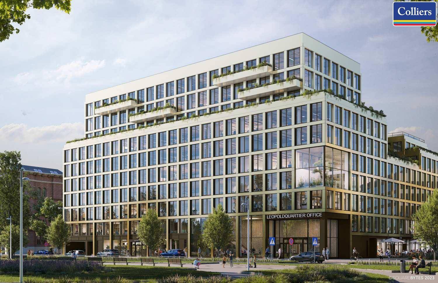 Moderne Bürogebäude-Fassade mit vielen Fenstern und begrünten Balkonen, die eine zeitgemäße Architektur zeigt.