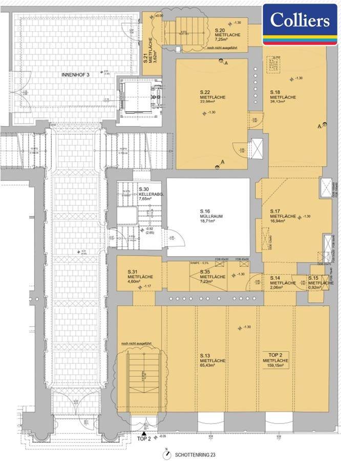 Grundrissplan eines Geschosses mit mehreren Mietflächen, einem Innenhof und Zugang zu einem Kellerabteil.