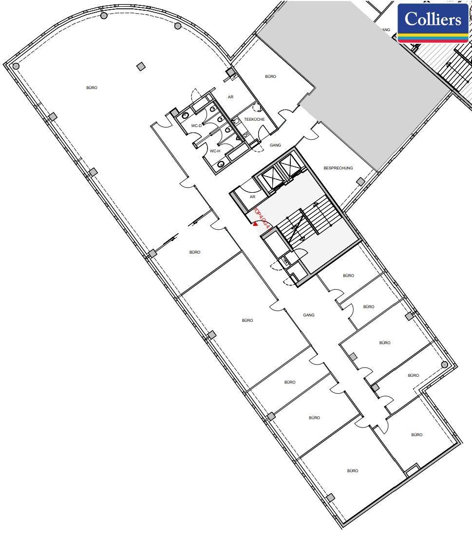Detaillierter Grundriss einer Büroetage mit mehreren Einzelbüros und Gemeinschaftsbereichen.
