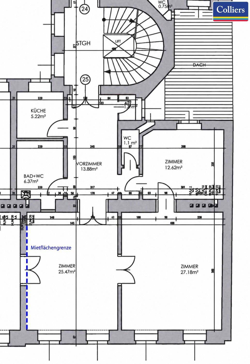Grundriss einer Wohnung mit mehreren Zimmern, Bad, Küche und Treppenhaus.
