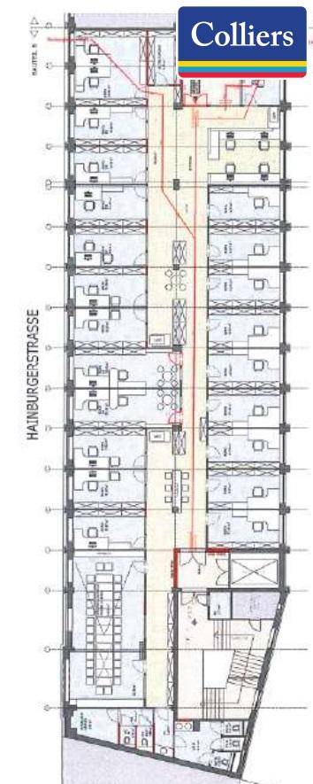 Detaillierter Grundriss eines Bürogebäudes, der mehrere Büroräume, Flure und Sanitärbereiche auf einer Etage zeigt.