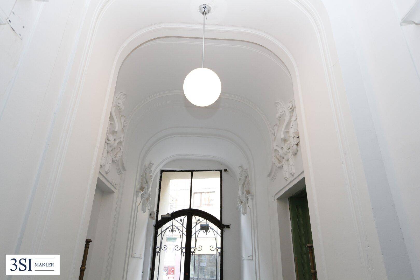 Eingangsbereich im Altbau Gentzgasse