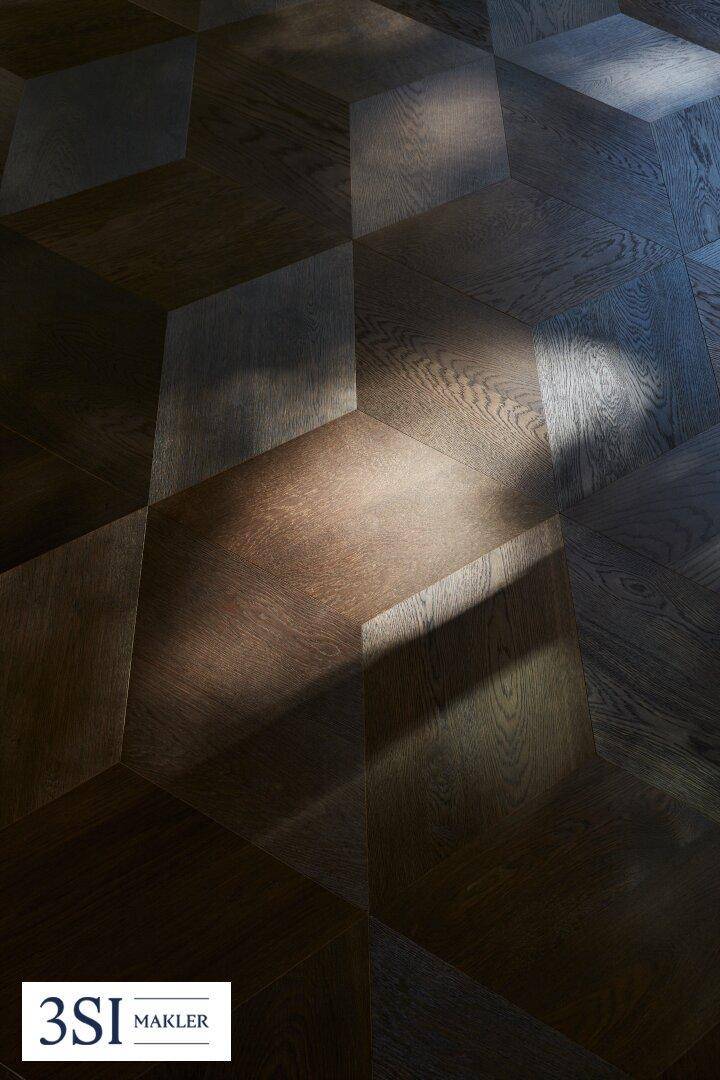 Detailaufnahme des dunklen Parkettbodens mit geometrischem Muster und Lichteinfall.