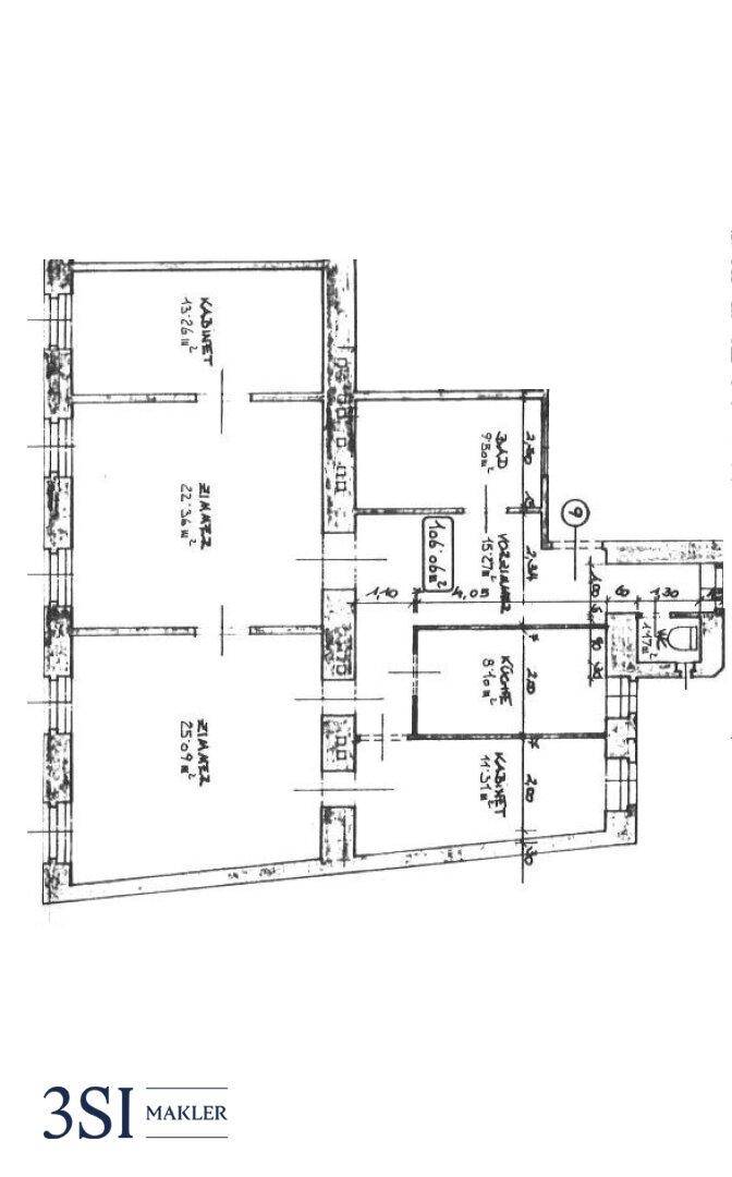 Grundrissplan einer Wohnung mit mehreren Zimmern, Küche, Bad und separatem WC.