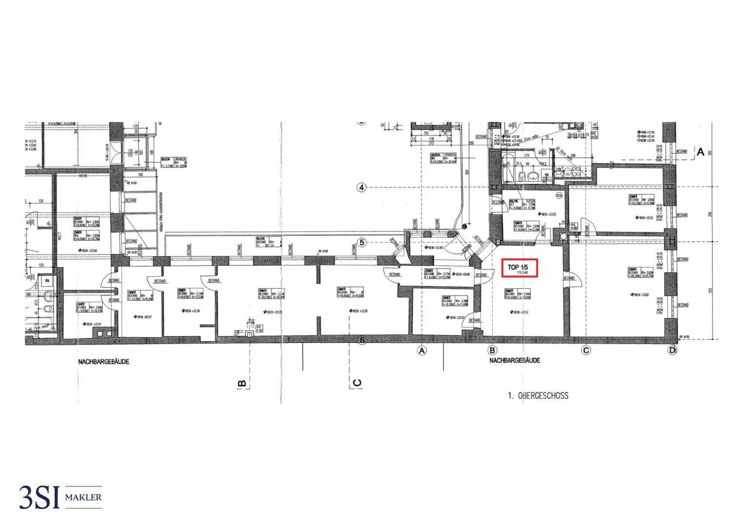 Detaillierter Grundriss eines Obergeschosses mit mehreren Wohneinheiten und Bädern.