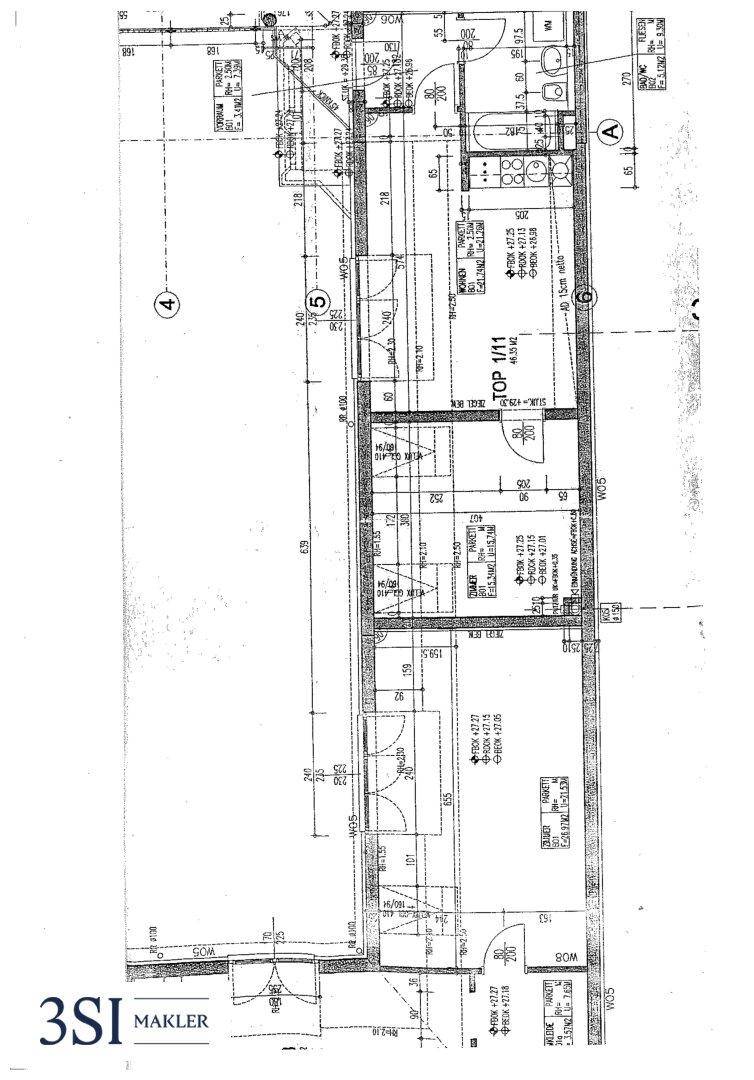 Detaillierter Grundriss eines Obergeschosses mit mehreren Wohneinheiten und Bädern.