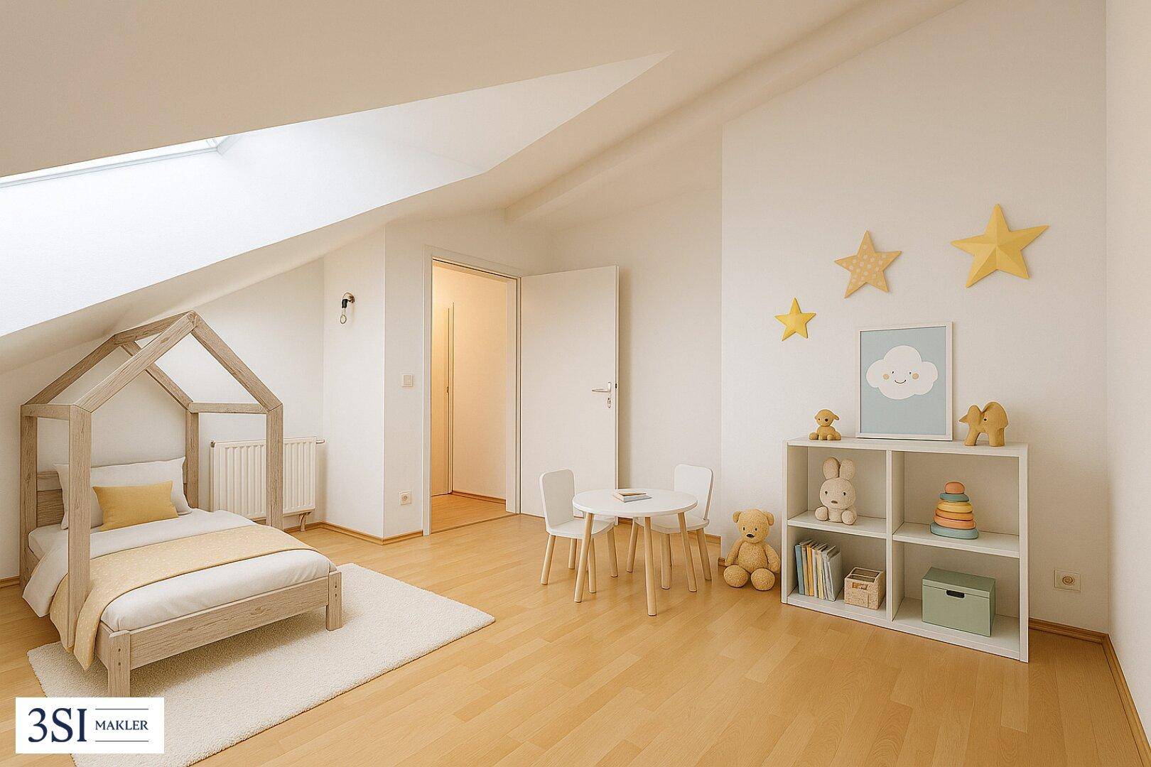 Kinderzimmer im Dachgeschoss mit Holzboden, Dachfenster und spielerischer Dekoration.