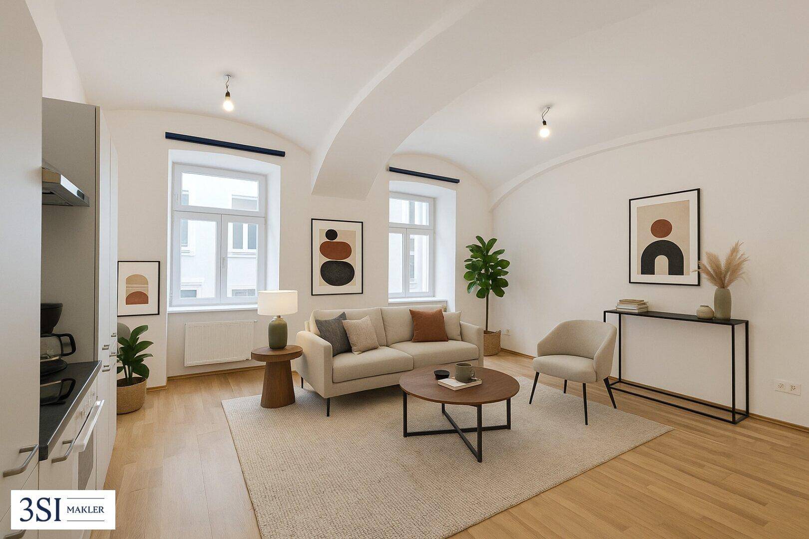 Helles Wohnzimmer mit Holzboden, modernen Möbeln und einem Bogenfenster, offen zur Küche.