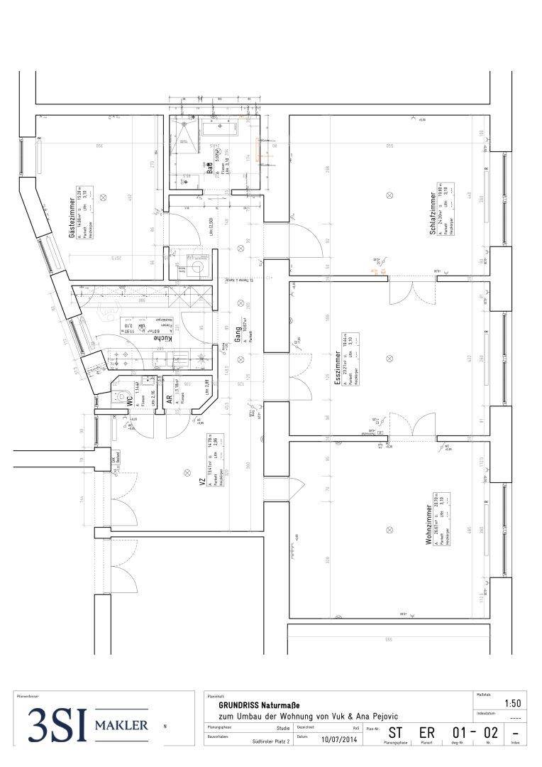 Detaillierter Grundriss einer Wohnung mit mehreren Zimmern und Nasszellen.