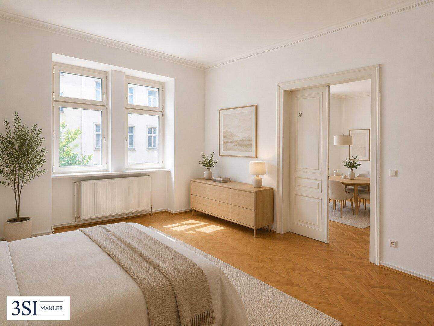 Helles Schlafzimmer mit Fischgrätparkett, Kommode und Zugang zum Essbereich.