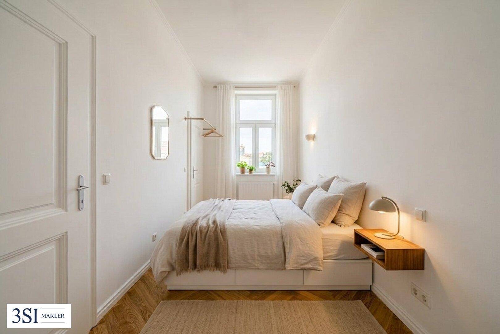 Gemütliches Schlafzimmer mit hellem Interieur, Fenster und Holzboden.