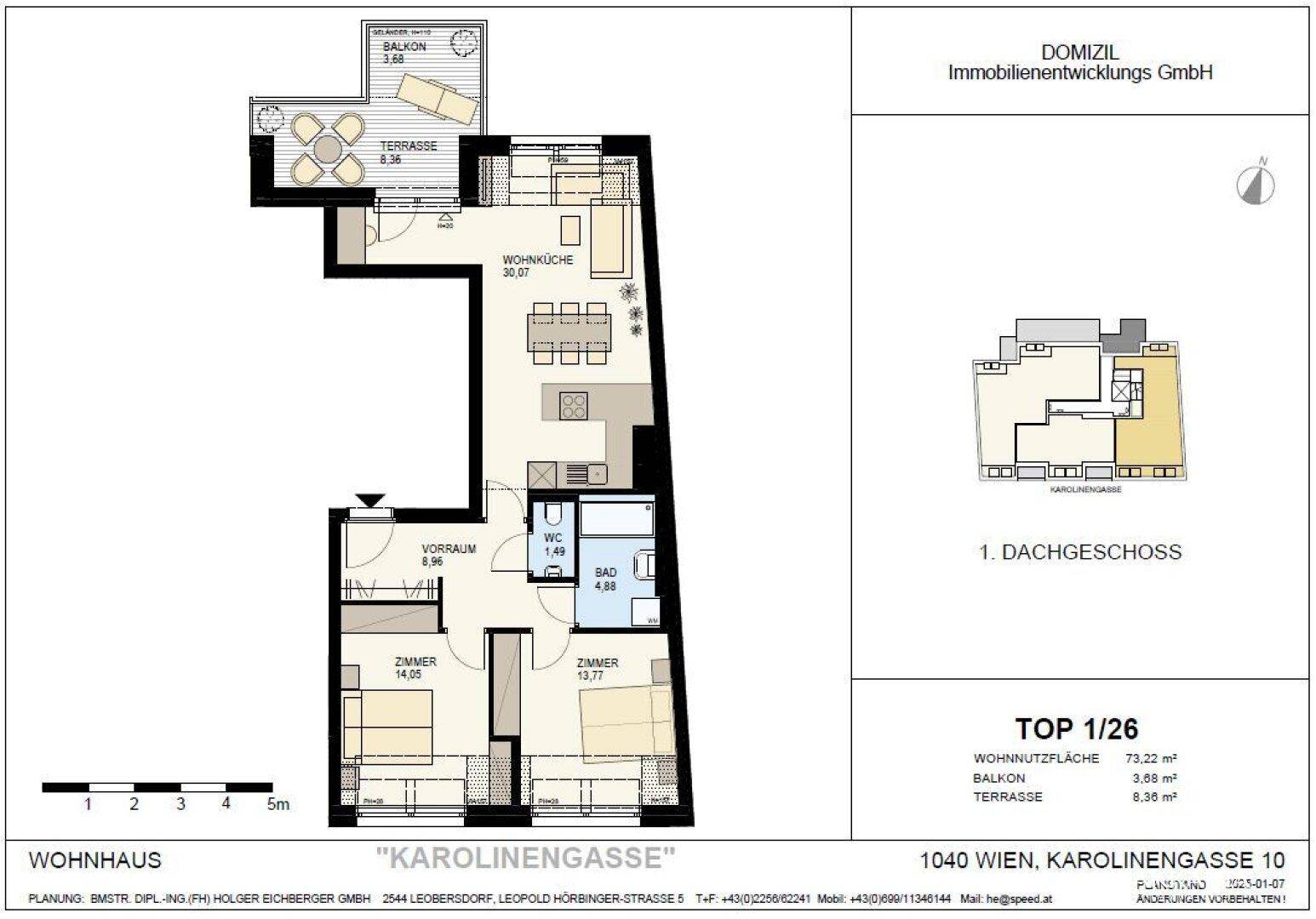 Grundriss einer Dachgeschosswohnung mit offener Wohnküche, zwei Schlafzimmern, Bad, separatem WC, Terrasse und Balkon.