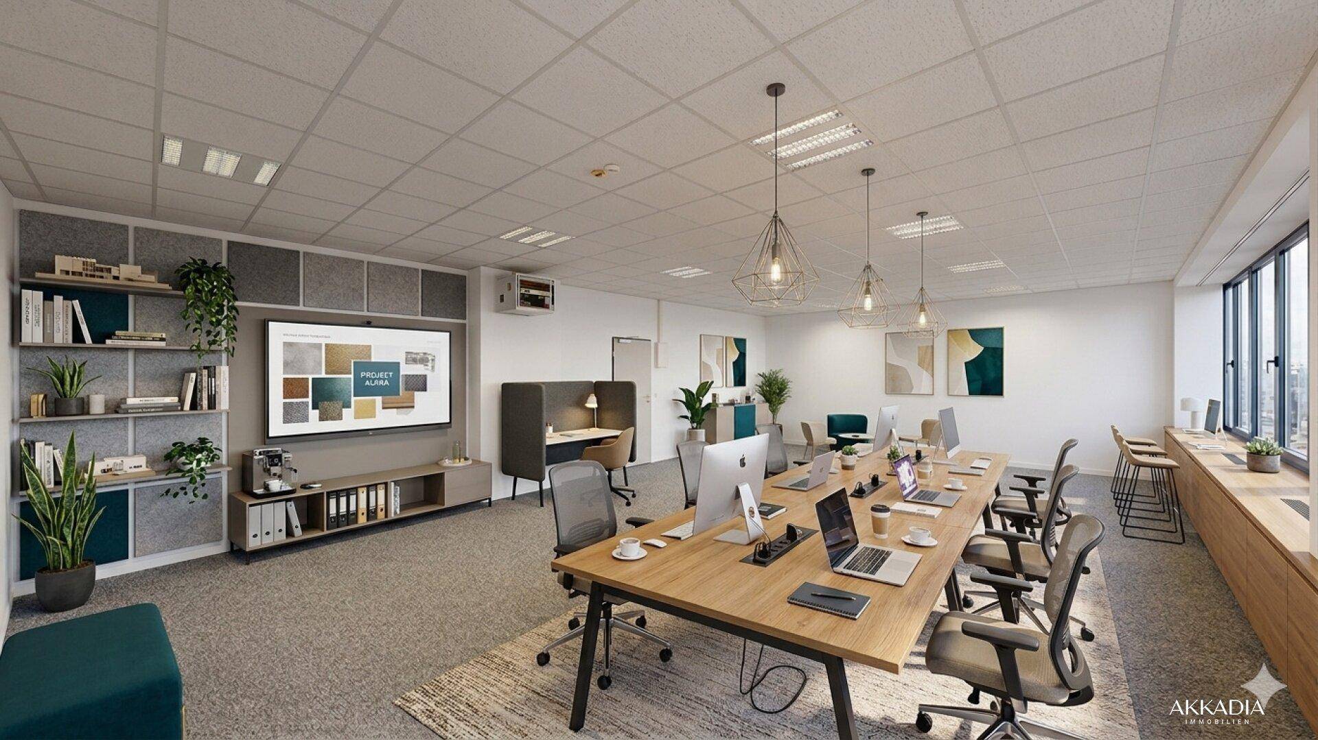 Modernes Büro mit mehreren Arbeitsplätzen, Besprechungsbereich und integrierter Medientechnik.