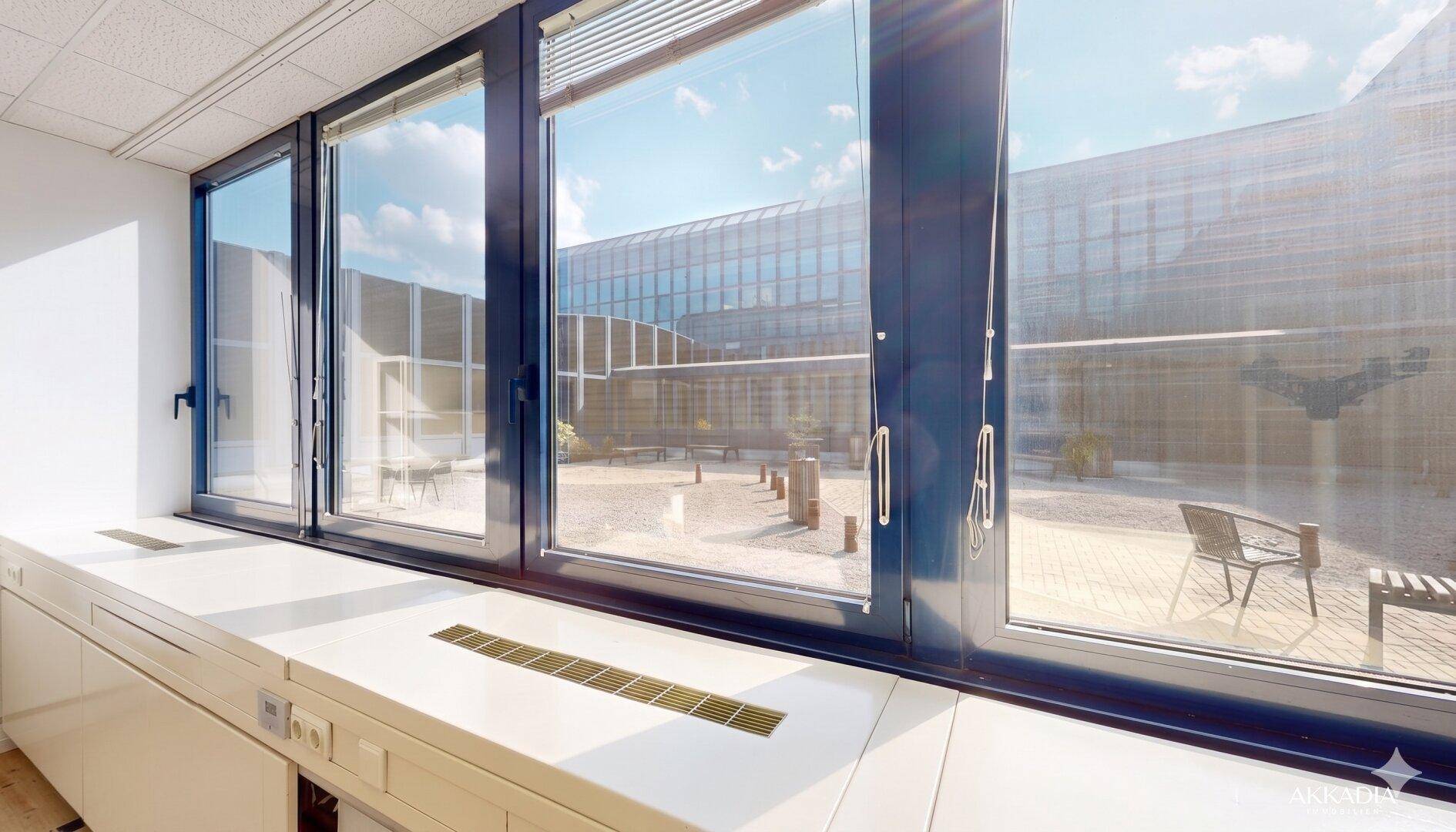 Kompaktes 1-Zimmer-Büro für effizientes Arbeiten - Ansicht 4