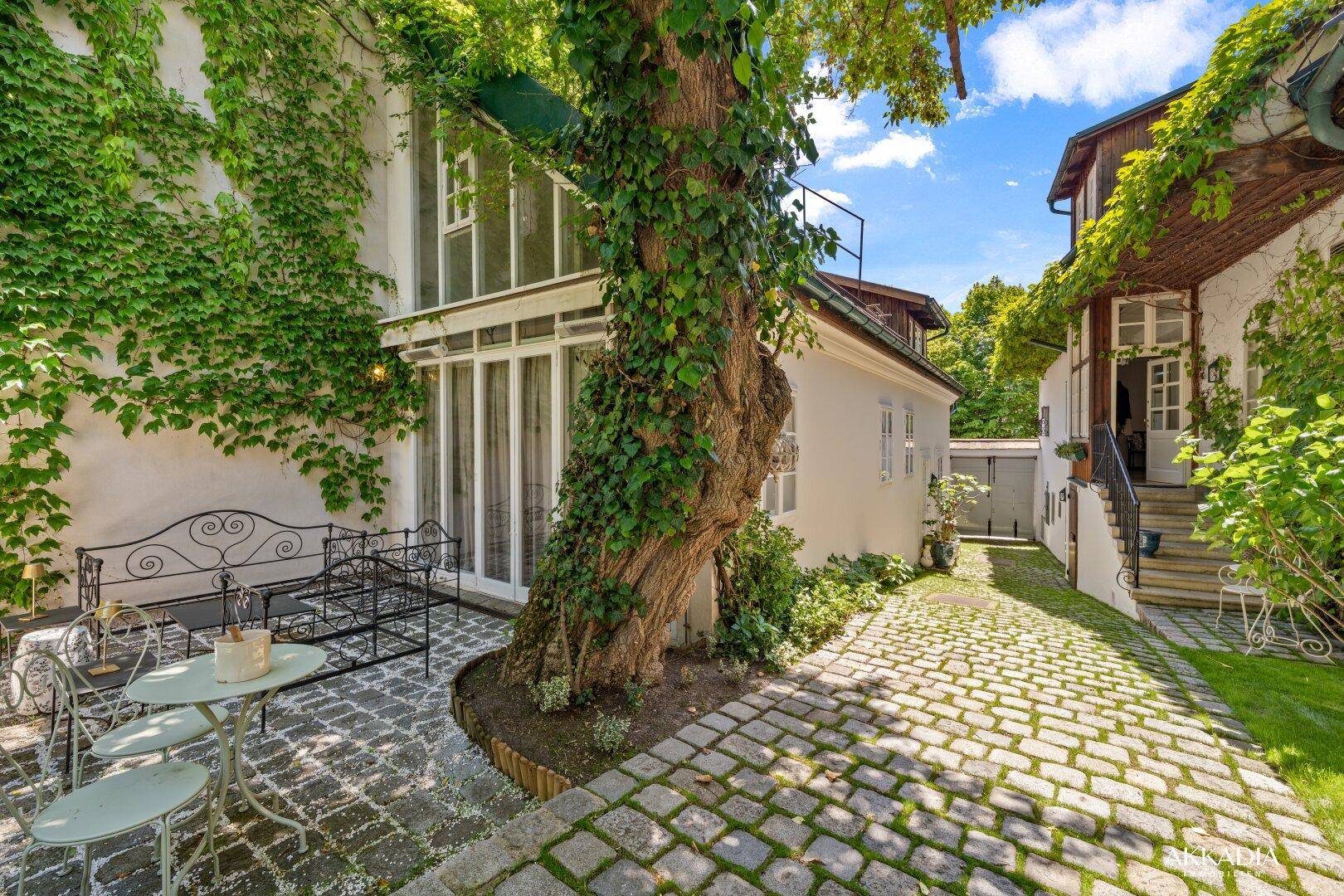 Geschmackvolles Architektenhaus mit Garten in bester Döblinger Lage - Widok 3