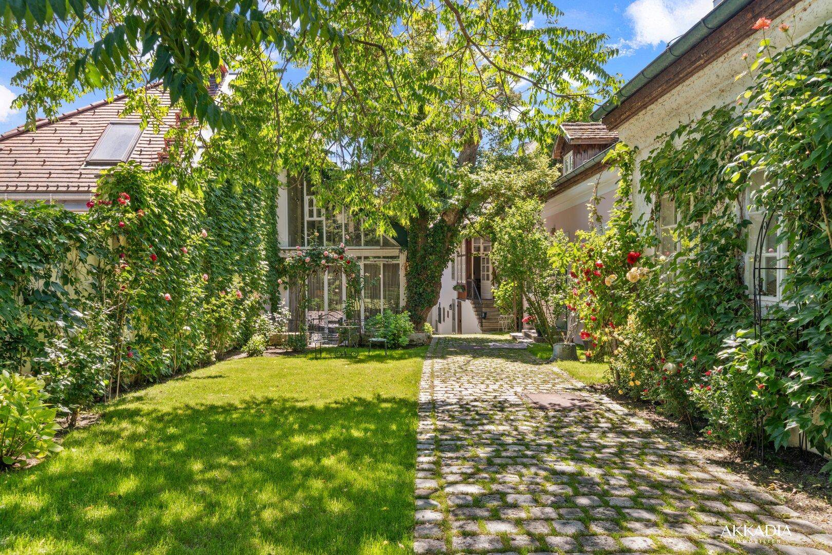 Geschmackvolles Architektenhaus mit Garten in bester Döblinger Lage - Widok 4