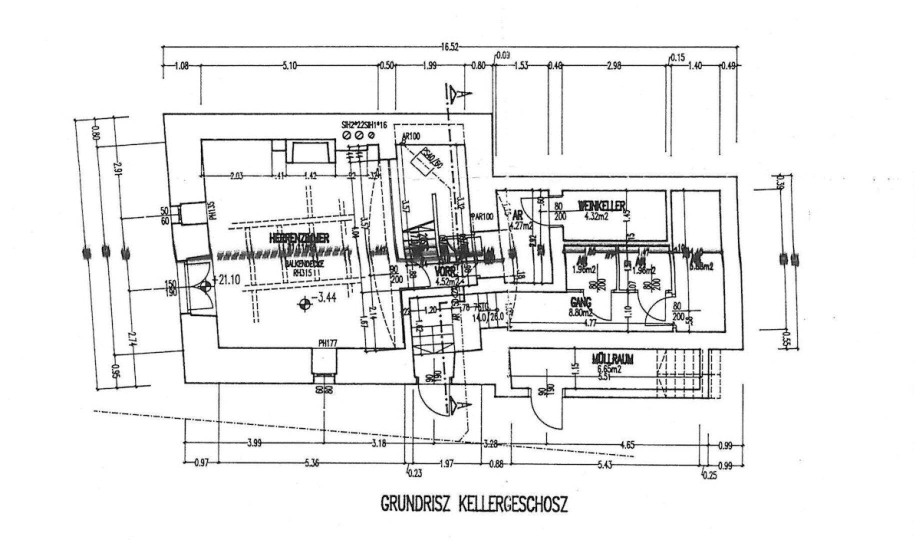 Grundriss des Kellergeschosses mit Abstellraum und einem separaten Weinkeller.