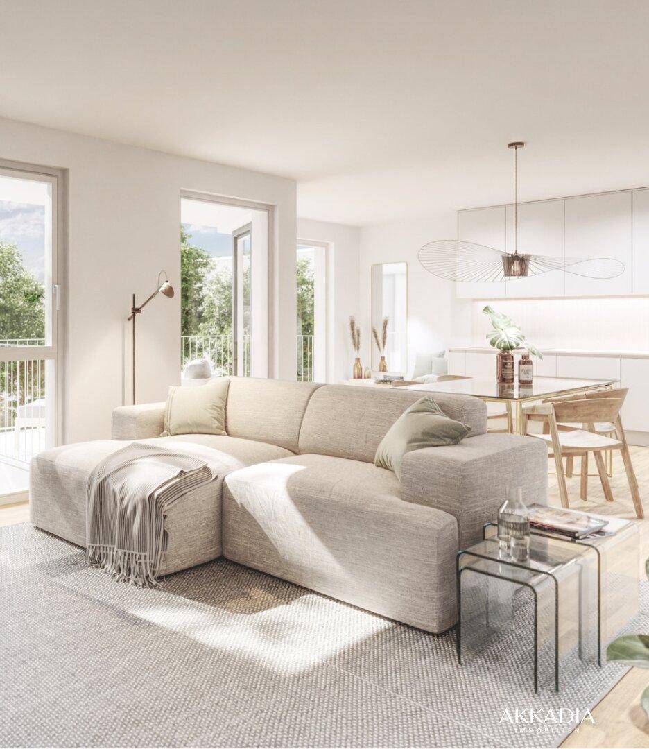 Heller, offener Wohn-Essbereich mit modernem Sofa, Holzboden und Zugang zum Balkon.