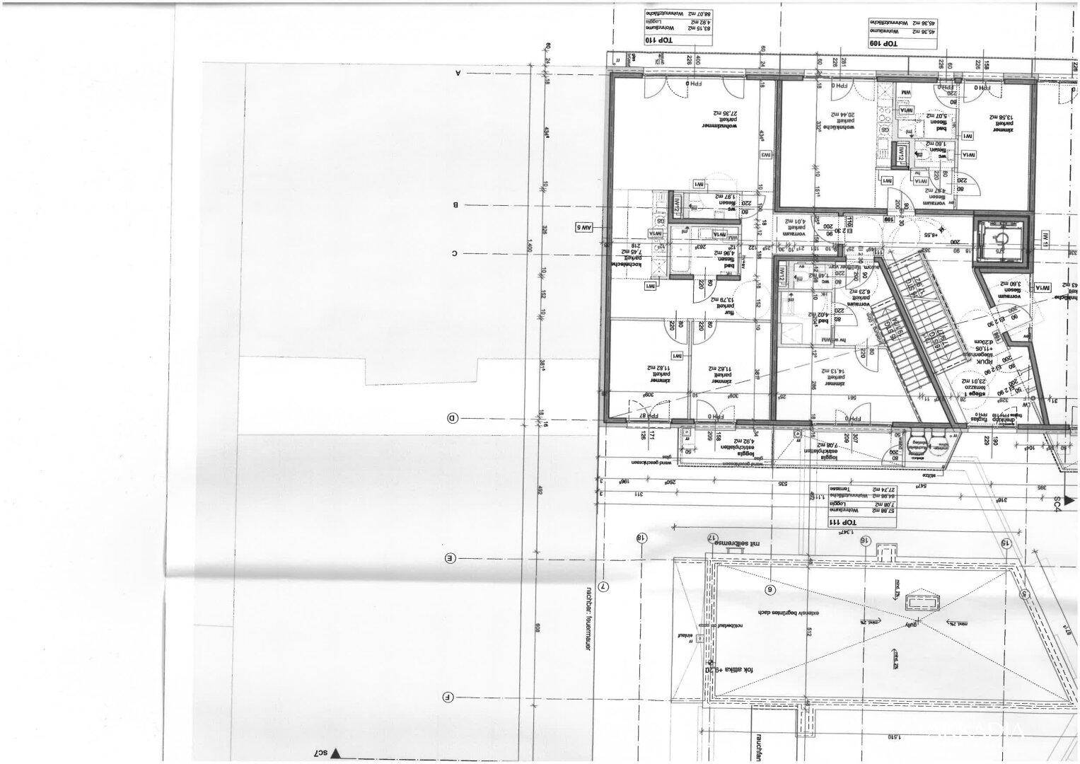 Technischer Grundrissplan mit detaillierten Maßen und Raumaufteilung der Immobilie.