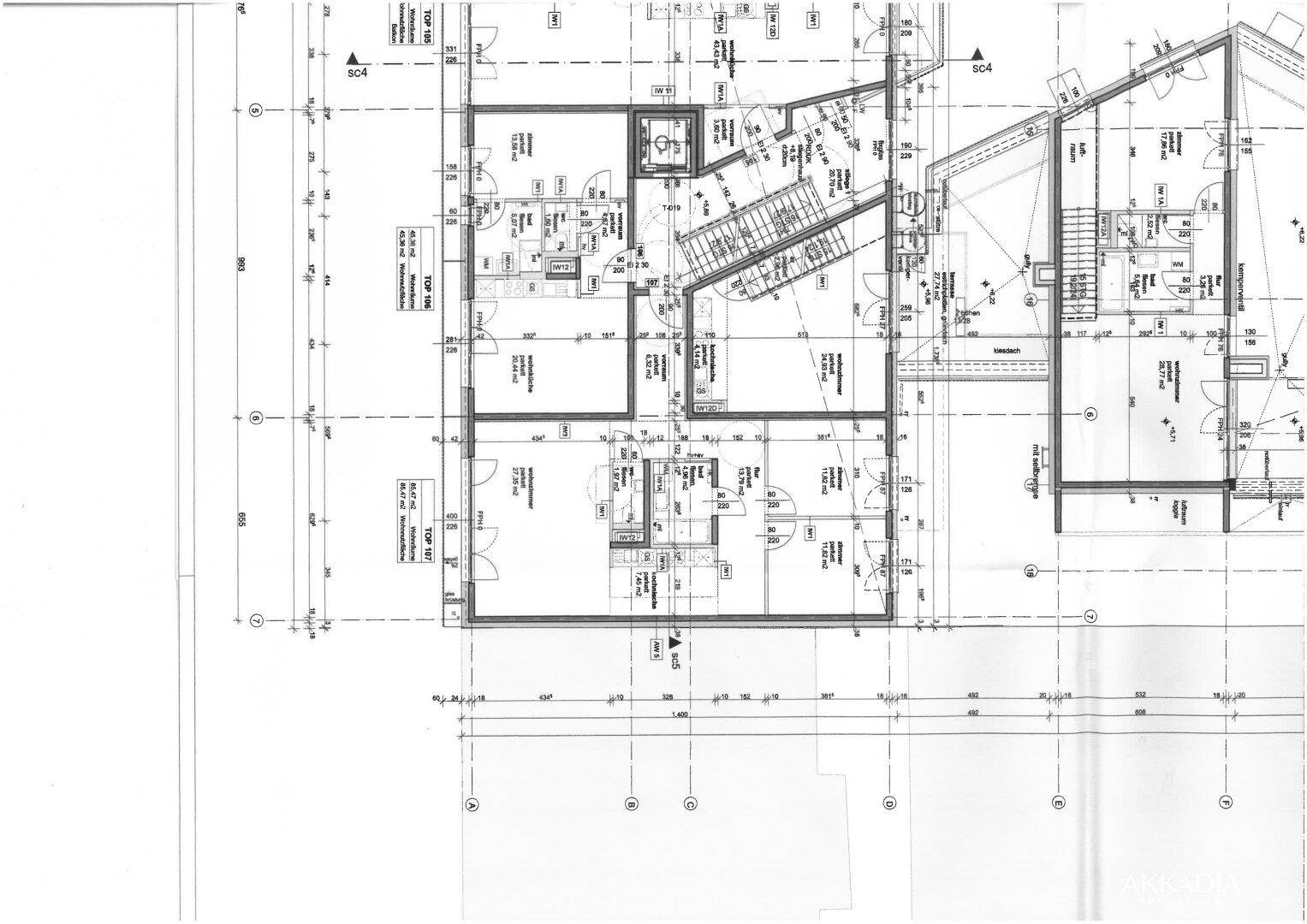 Erweiterter Grundrissplan mit weiteren Details zur Raumstruktur und den Abmessungen.