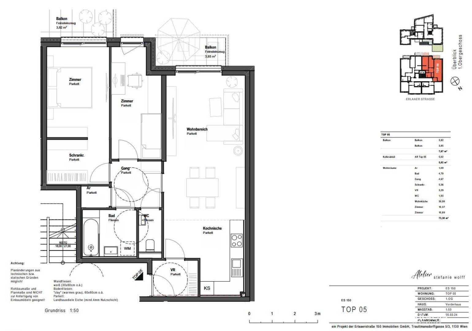 Detaillierter Grundriss einer Wohnung mit offenem Wohnbereich, zwei Schlafzimmern und Balkon.
