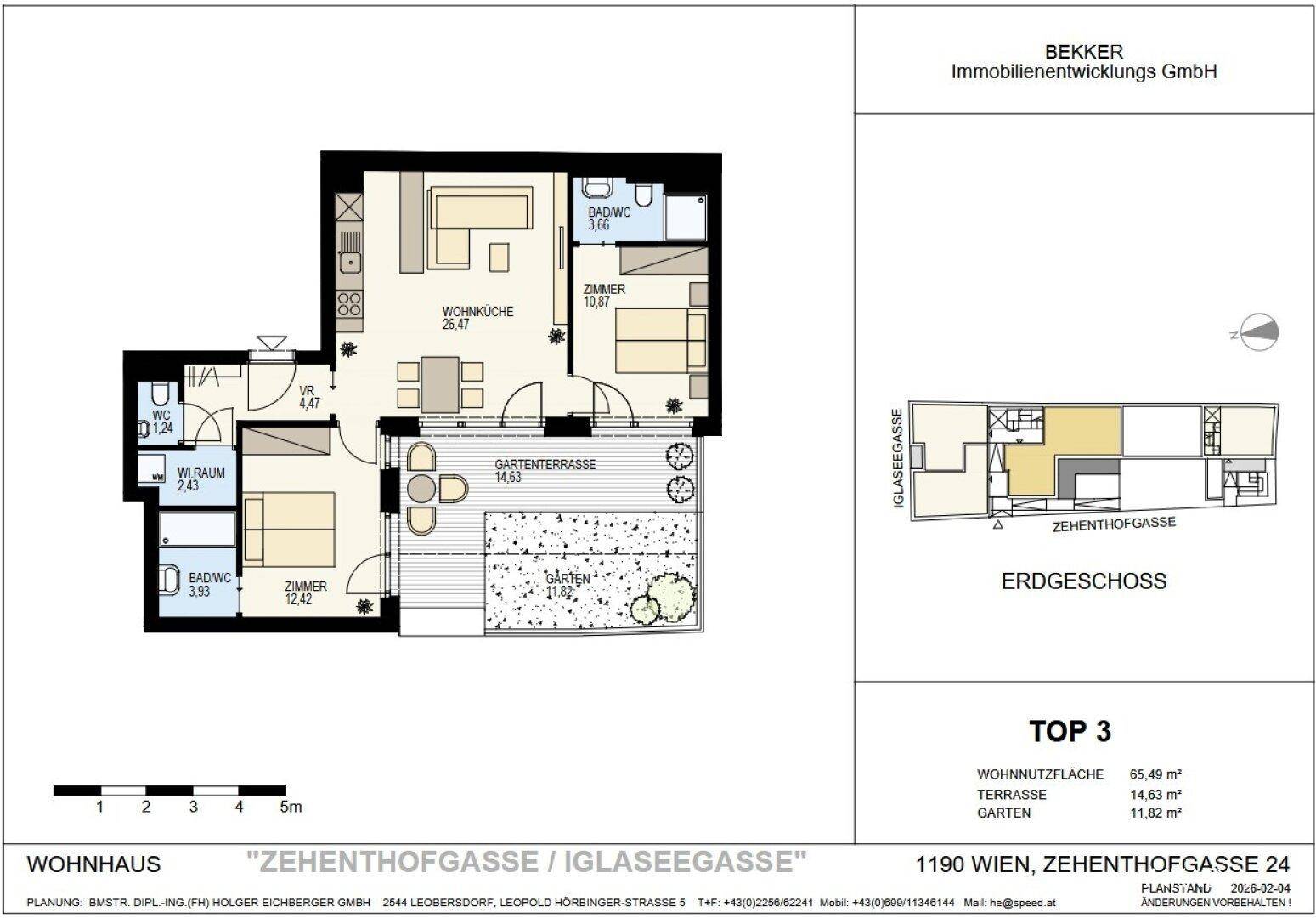 Detaillierter Grundriss einer Erdgeschosswohnung mit offener Wohnküche, zwei Schlafzimmern und Zugang zu Gartenterrasse und Garten.
