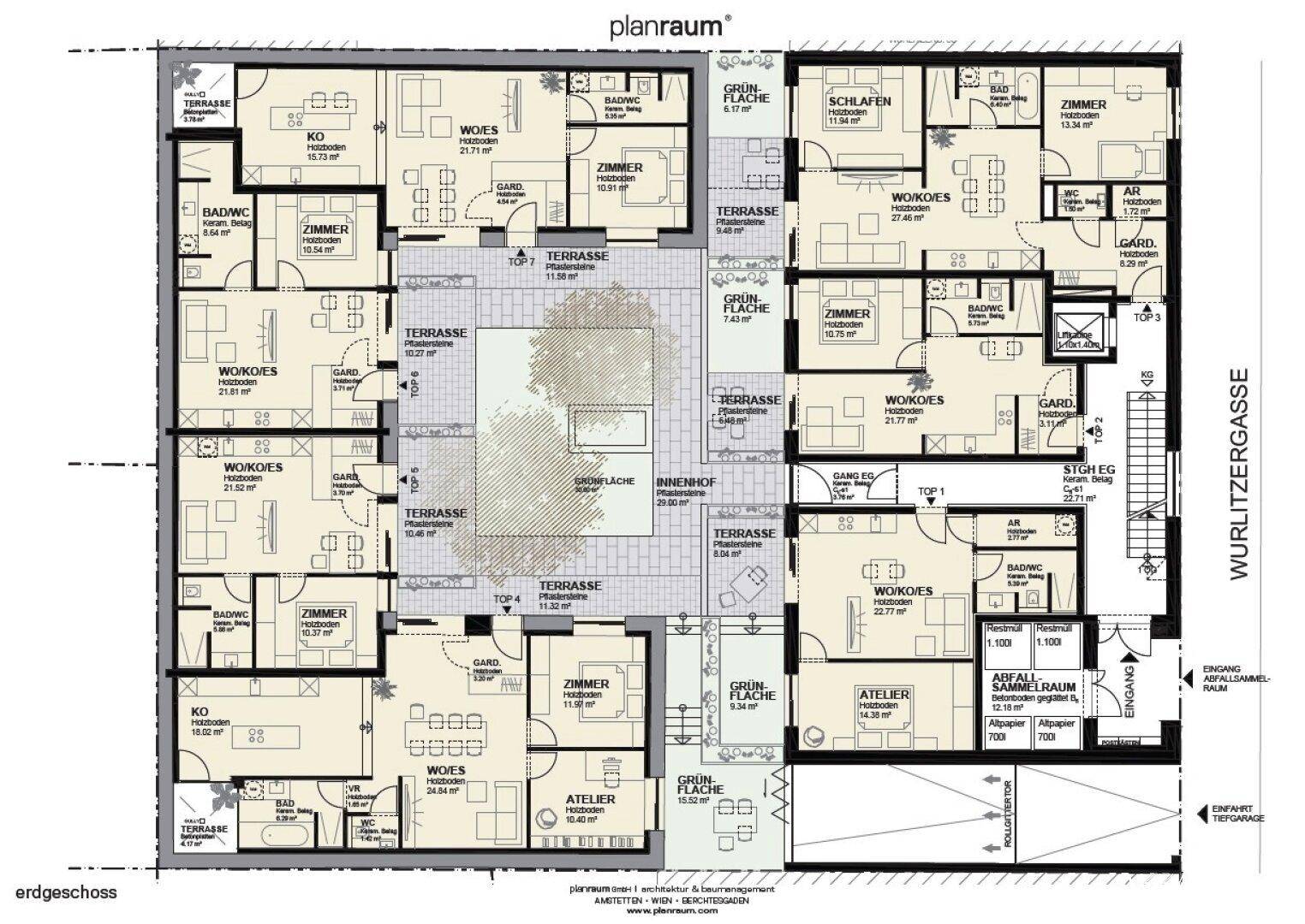 Gesamtgrundriss des Erdgeschosses mit mehreren Wohneinheiten, Terrassen und Innenhof.