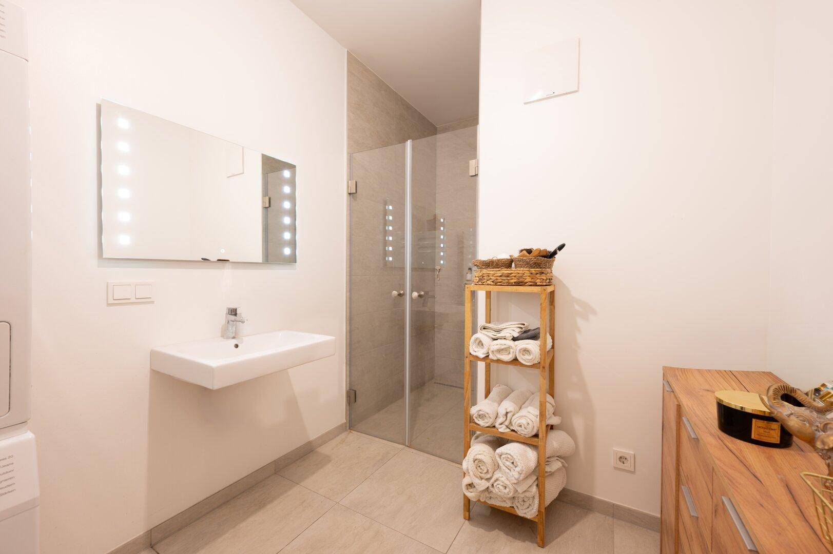 ZENTRUM FUSSLÄUFIG | Neuwertige Wohnung mit Garten und Tiefgarage, fußläufig zum Markt und zur Innenstadt - Widok 4