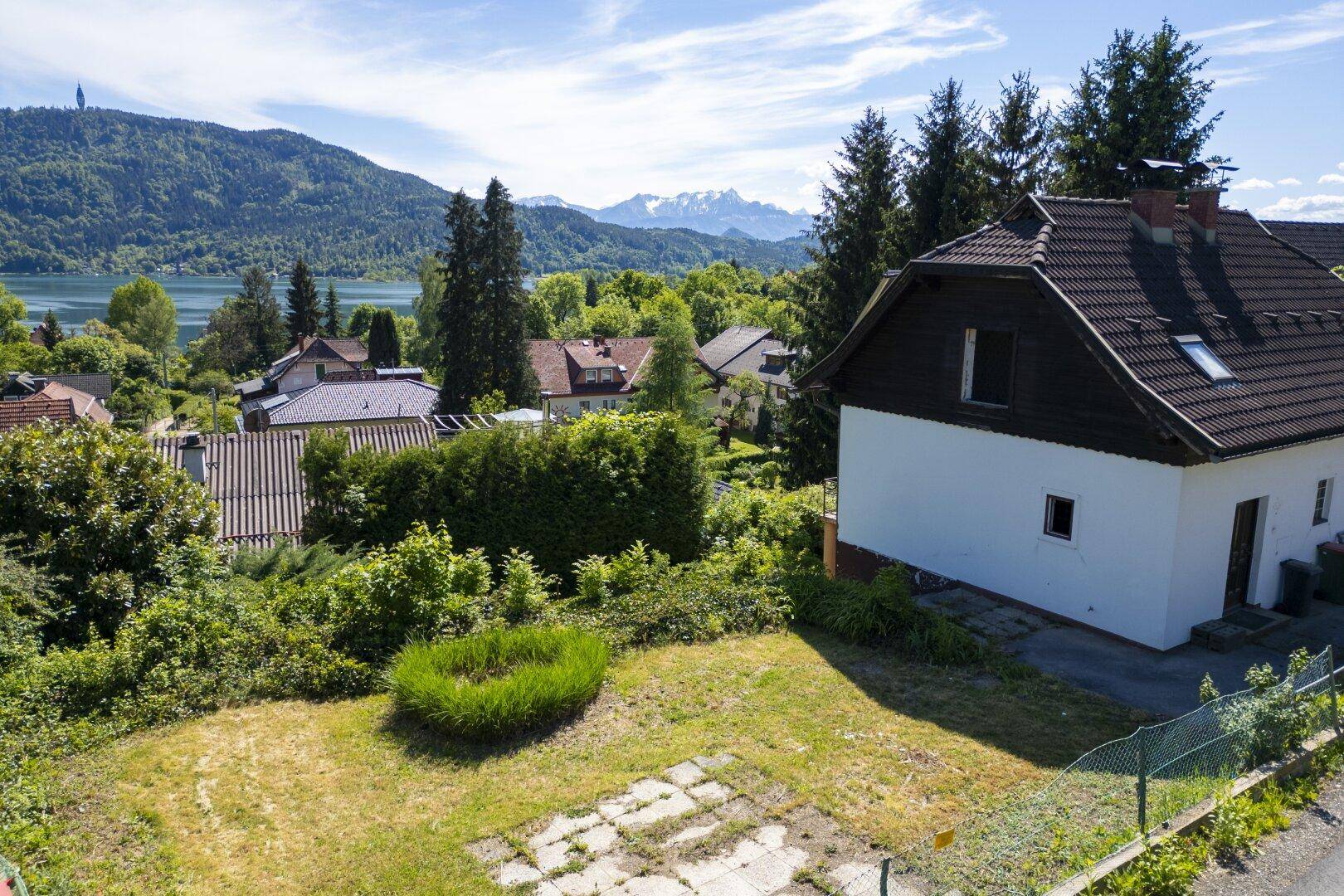 RESERVIERT | GRUNDSTÜCK mit BAUGENEHMIGUNG | Unverbaubarer Blick über den Wörthersee, Altbestand - Więcej