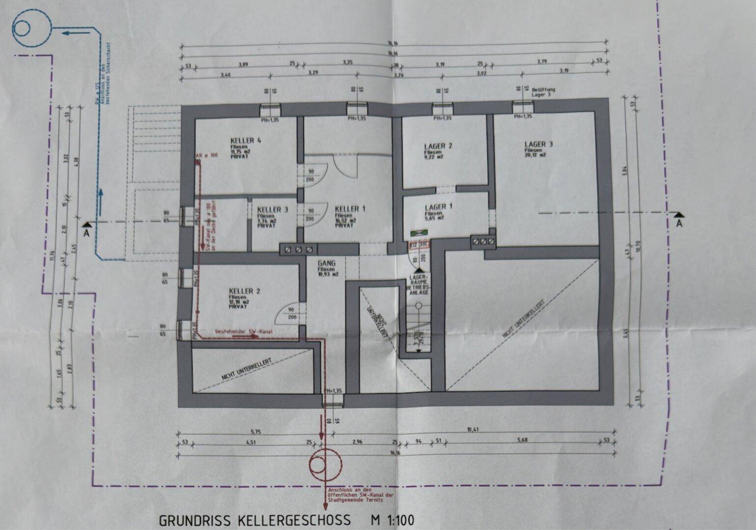 Grundriss des Kellergeschosses mit mehreren Kellerräumen und Lagerflächen für verschiedene Nutzungen.