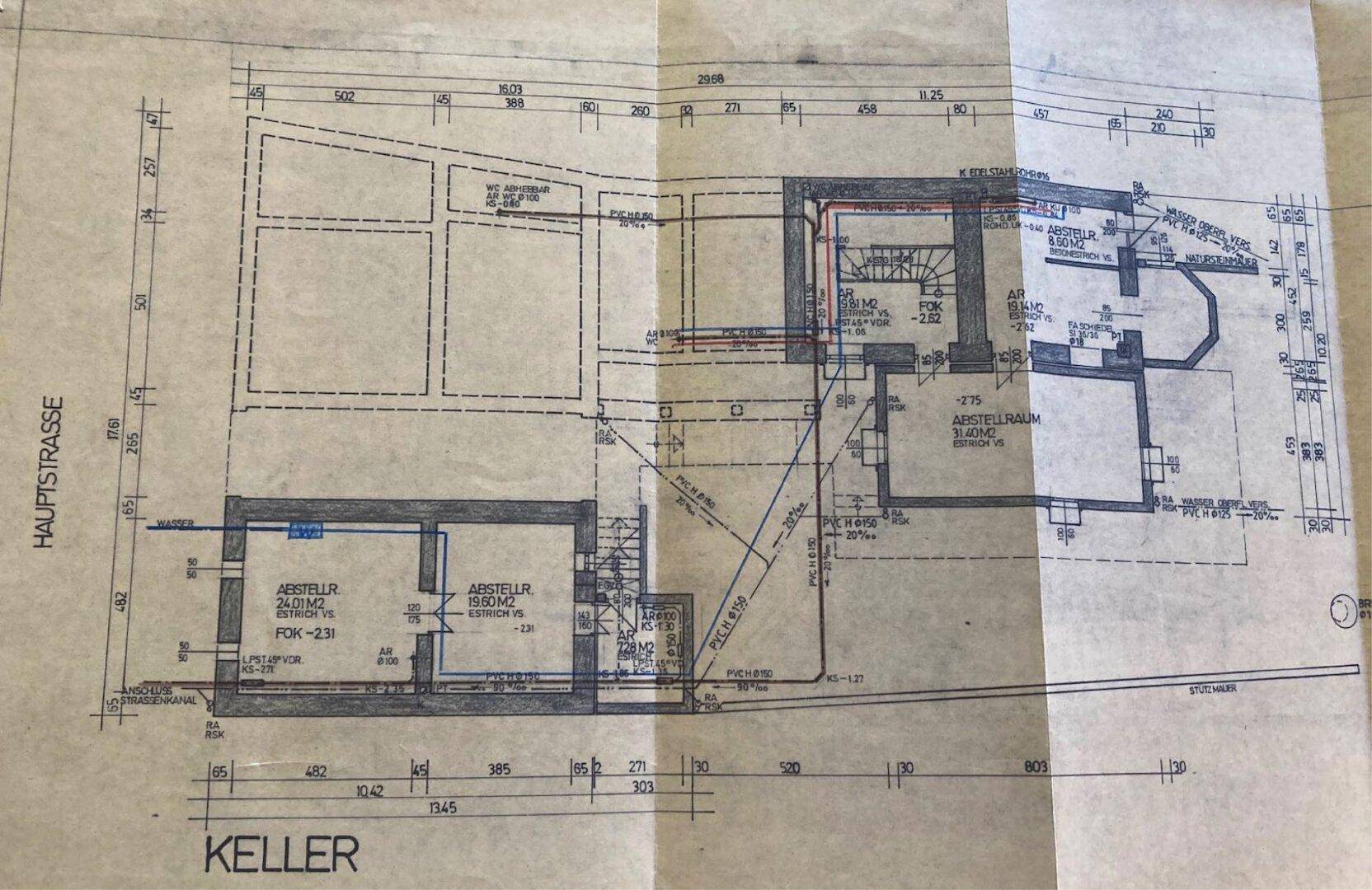 Grundriss des Kellers mit Abstellräumen und Treppenhaus, zeigt die unterirdische Aufteilung.