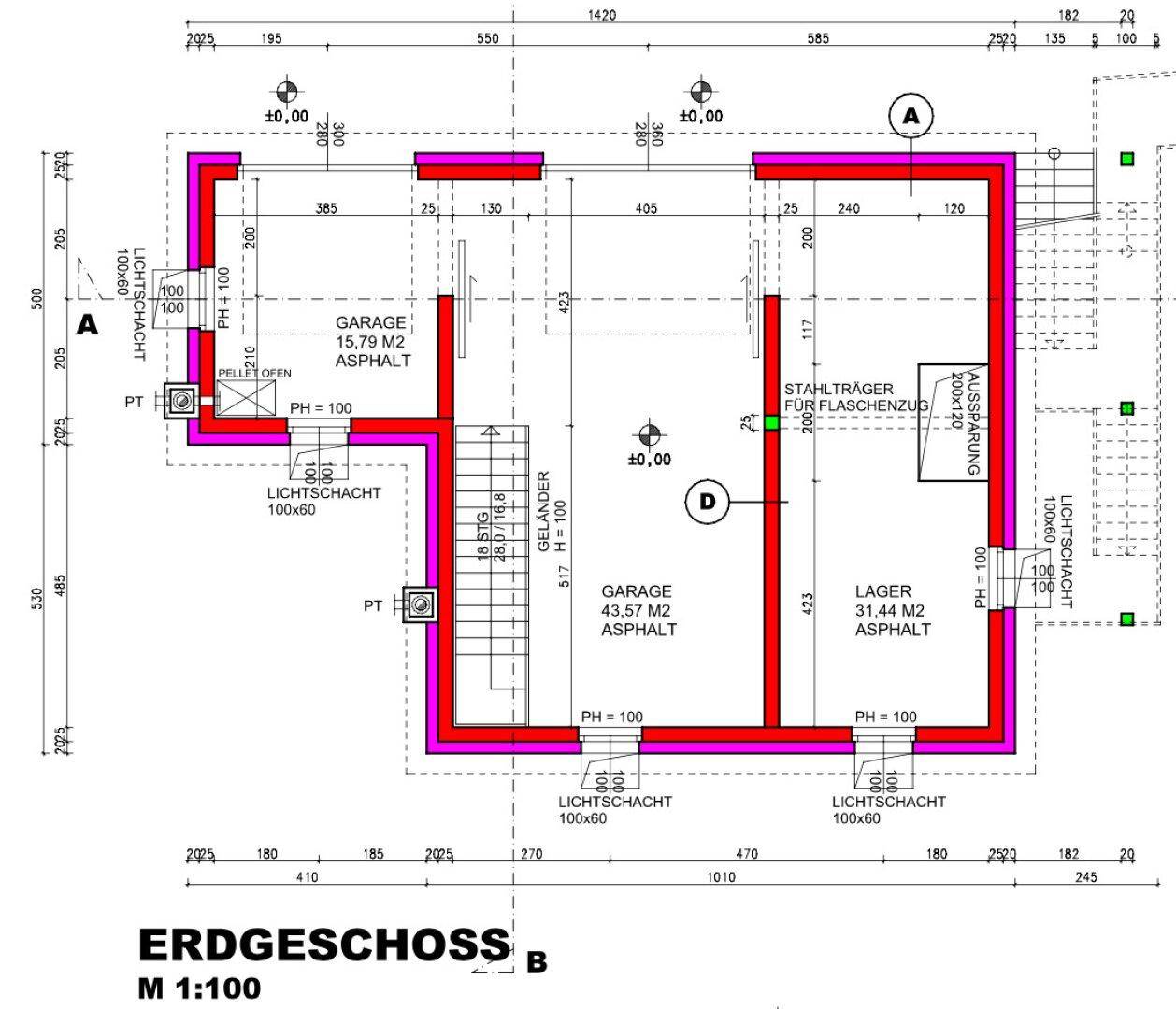 Grundriss des Erdgeschosses mit Garagen und Lagerbereichen.