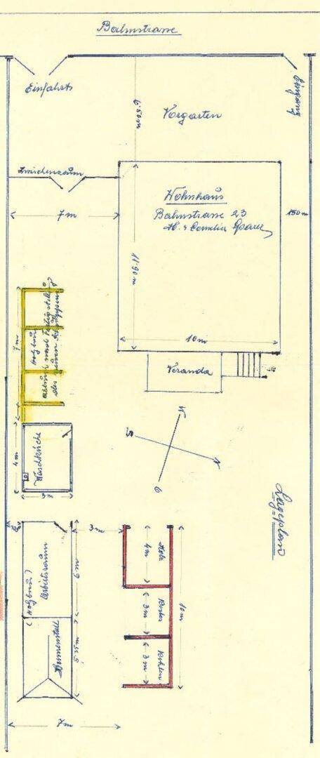 Lageplan des Grundstücks mit Gebäude, Vorgarten und Zufahrt.