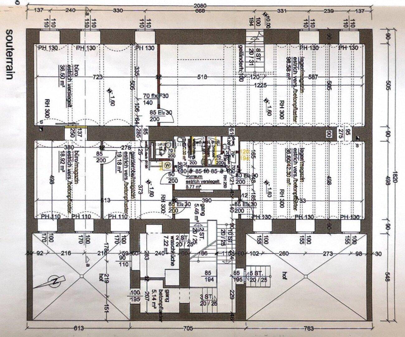 Grundriss des Souterrains mit verschiedenen Räumen und Abmessungen.