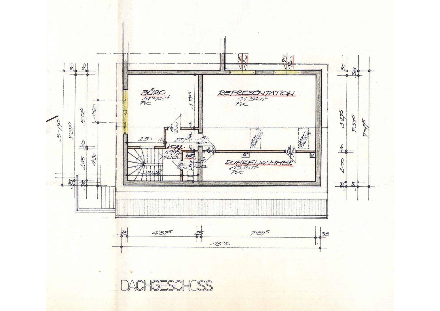 Grundriss des Dachgeschosses mit Büro, Repräsentationsraum und Dunkelkammer.