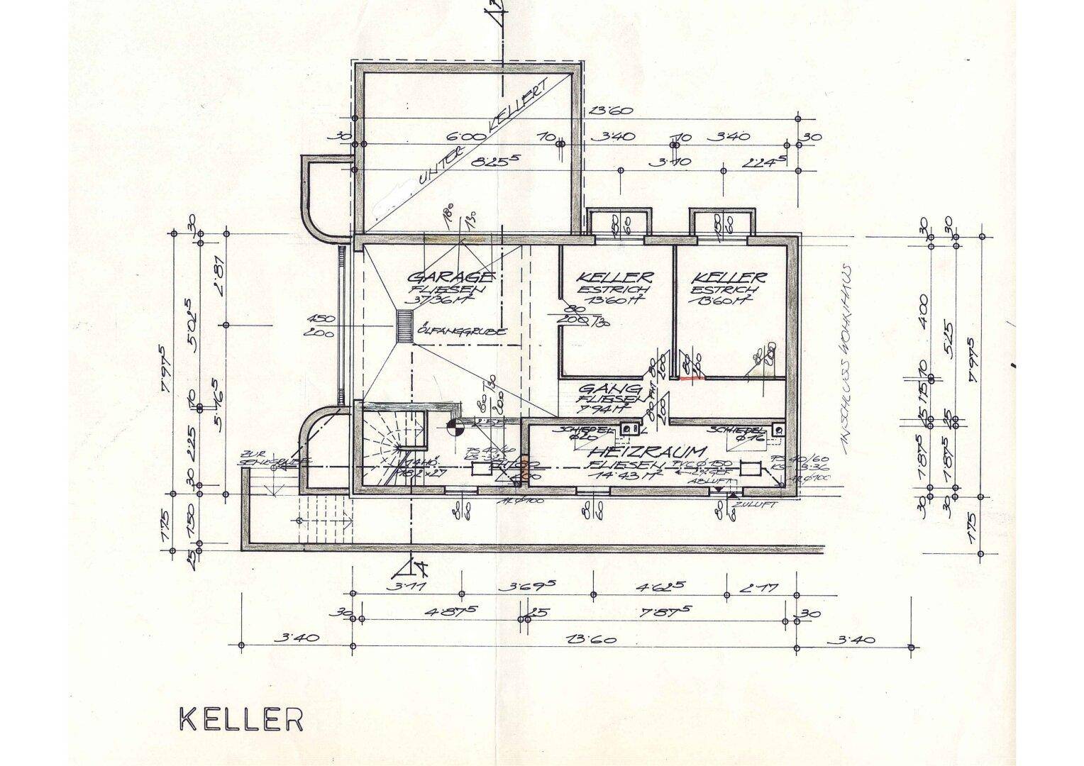 Grundriss des Kellergeschosses mit Garage, Kellerräumen und Heizraum.