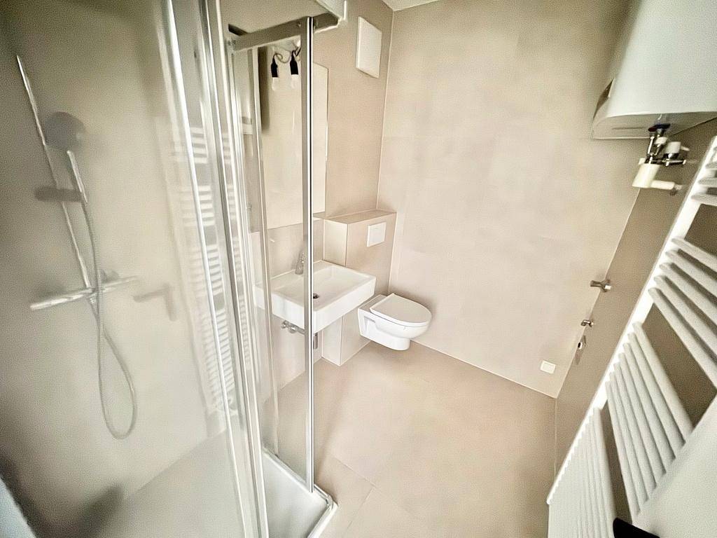 image00011.