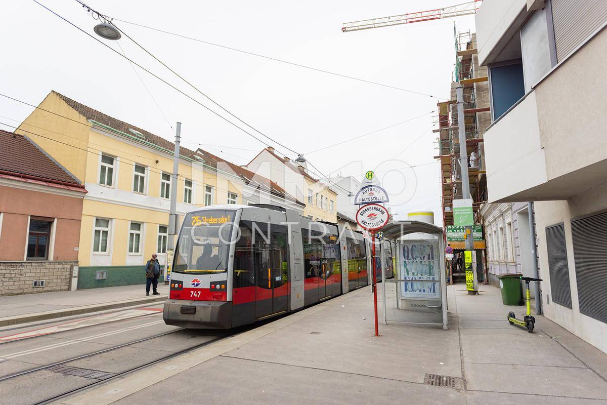 Straßenbahnstation ums Eck