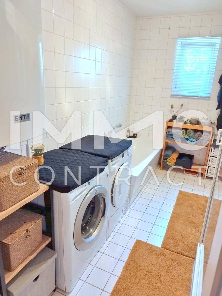 Platz für Waschmaschine und Trockner im Badezimmer