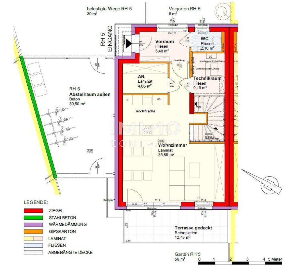 Grundriss des Erdgeschosses mit offenem Wohnzimmer, Küche, WC und Zugang zur Terrasse und Garten.