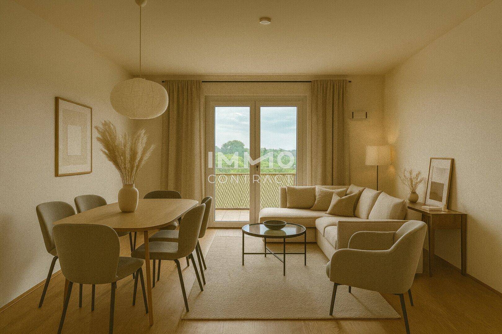 Heller Wohn- und Essbereich mit Zugang zum Balkon und Blick ins Grüne.