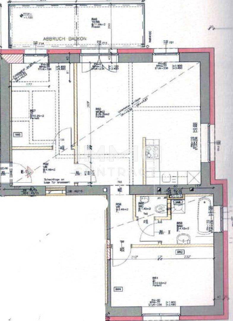 Grundriss einer Wohnung mit Balkon, Bad und separatem WC.