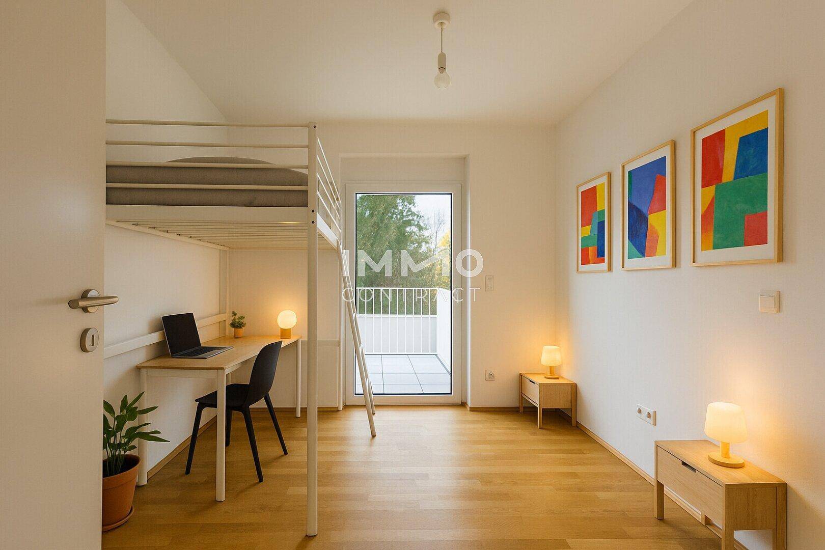 Modern eingerichtetes Schlafzimmer mit Hochbett, Schreibtisch und Zugang zu einem Balkon.